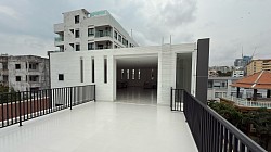 ระเบียงเปิดและระเบียงมีหลังคา